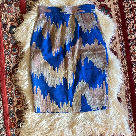 Beautiful pencil skirt - Picture 3 of 7